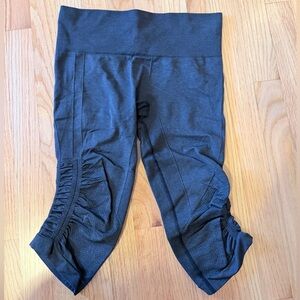 LULULEMON Black Cropped Leggings